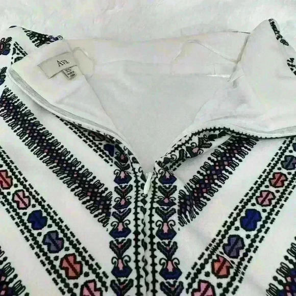 Women’s XS Colourful Pattern Pencil Skirt with a  Flattering Back Slit - Picture 12 of 14